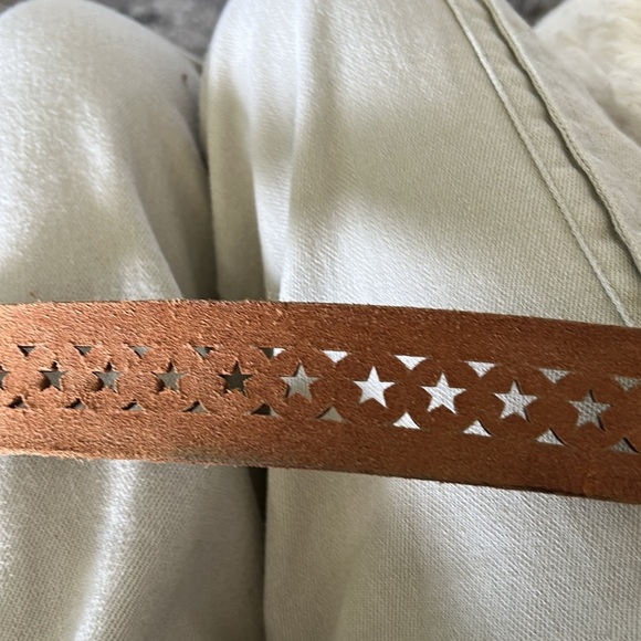STAR PUNCHED IVORY LEATHER BELT AND SILVER BUCKLE SIZE XL - Picture 10 of 10